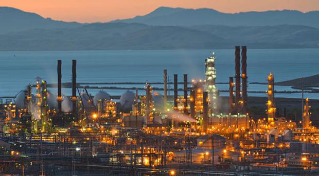 Oil refineries and industrial facilities in Richmond