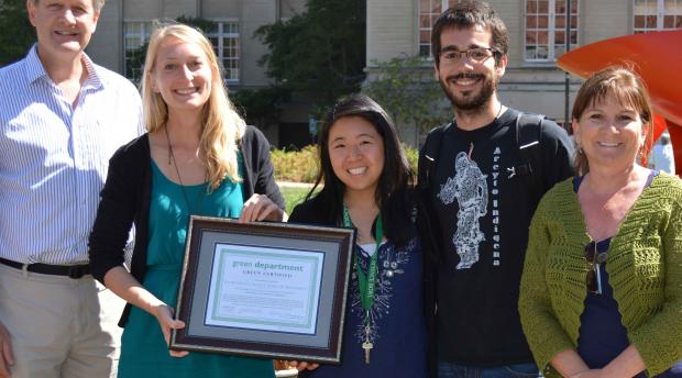 Image of the Green team receiving a certificate