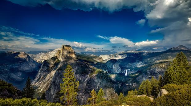 Thumbnail image of Yosemite mountain range 